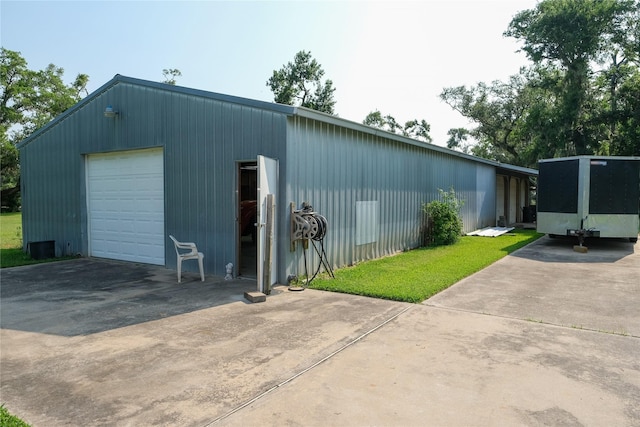 915 Live Oak Dr, Jones Creek, TX 77541 - detached garage featuring driveway