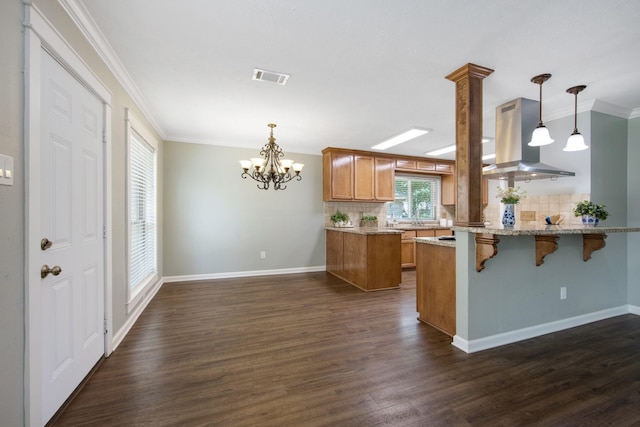 15735 Mesa Gardens Dr, Houston, TX 77095 - kitchen with island exhaust hood, a peninsula, tasteful backsplash, crown molding, and a breakfast bar area