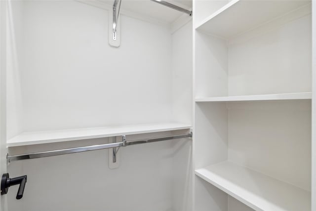 612 Hughes St Unit B, Houston, TX 77023 - view of walk in closet