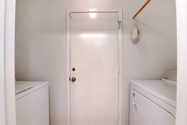 8123 Sweetgum Trace Dr, Houston, TX 77040 - laundry area with independent washer and dryer