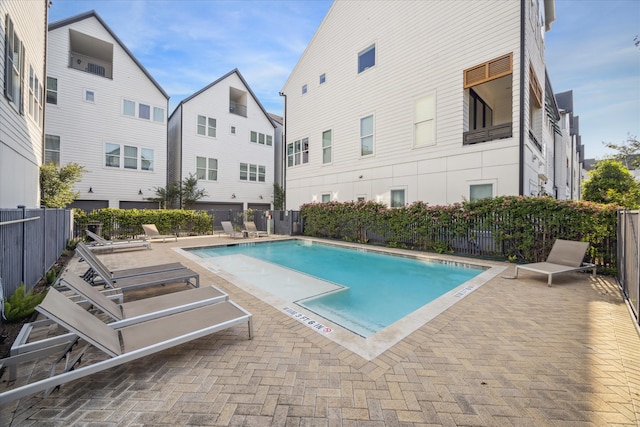 1205 Timbergrove Acres St, Houston, TX 77008 - community pool with a patio area