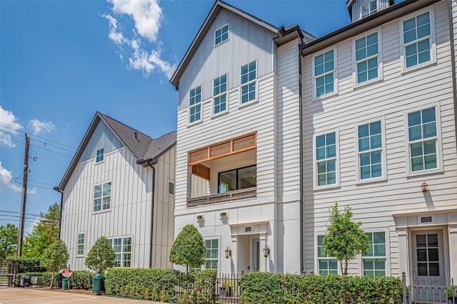 1205 Timbergrove Acres St, Houston, TX 77008 - townhome / multi-family property with board and batten siding