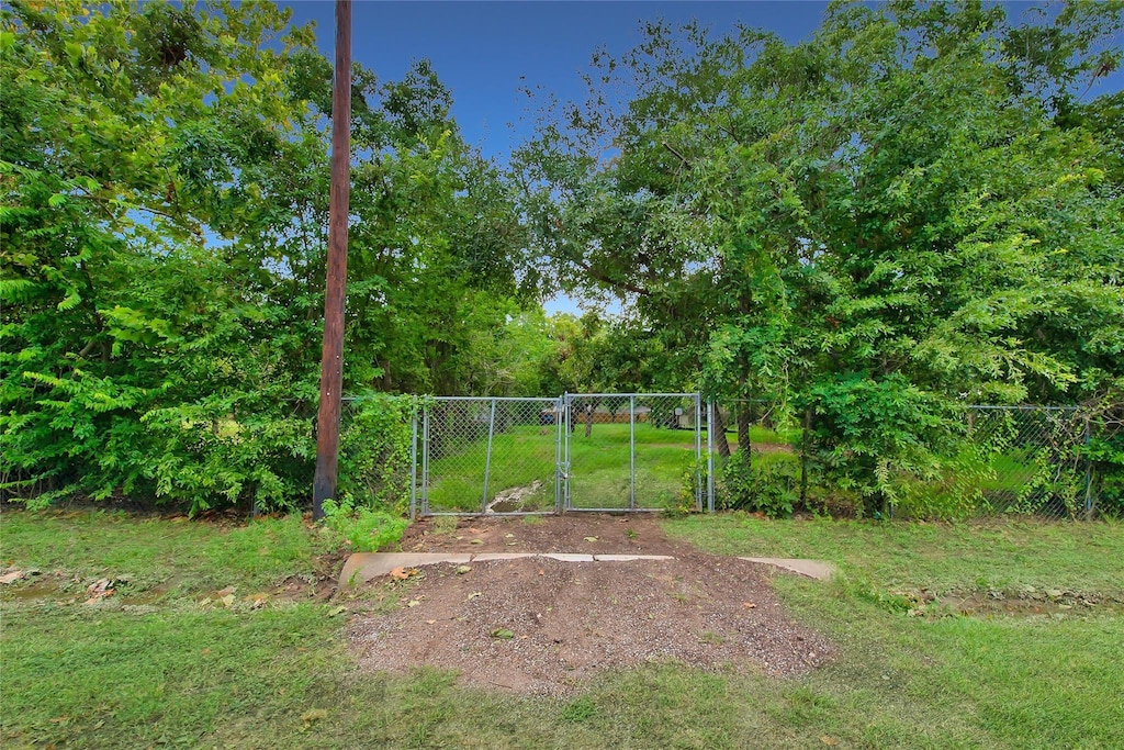1922 Airline, Katy, TX 77493