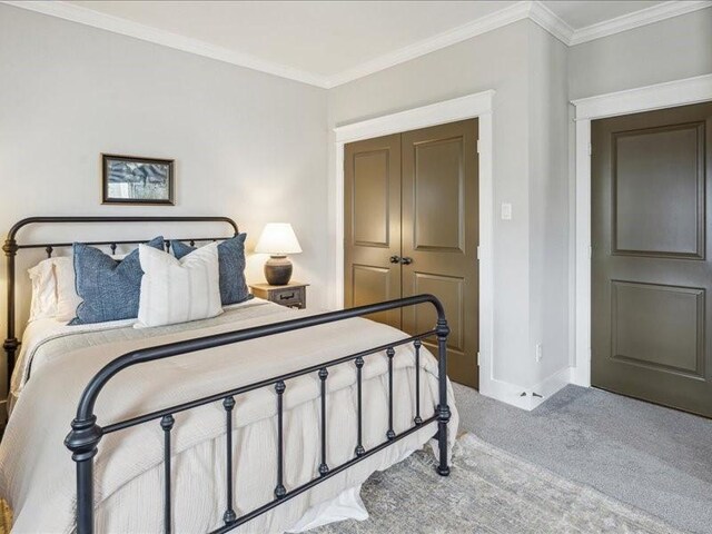 1200 W 24th St, Houston, TX 77008 - bedroom with carpet floors and crown molding