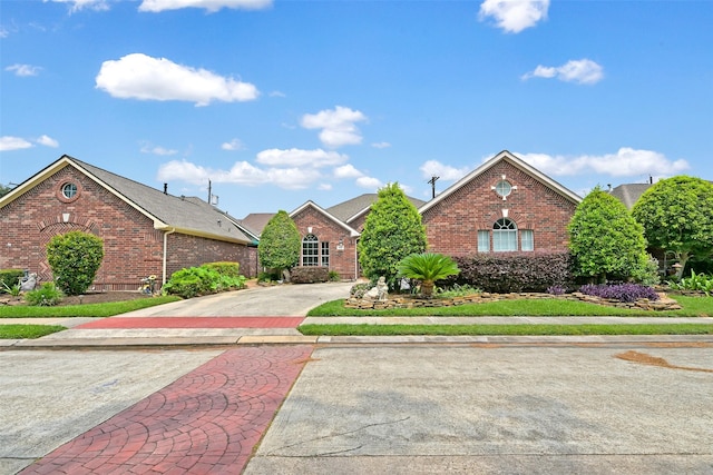 408 Pine Creek Dr, Friendswood, TX 77546 - view of front of house featuring brick siding
