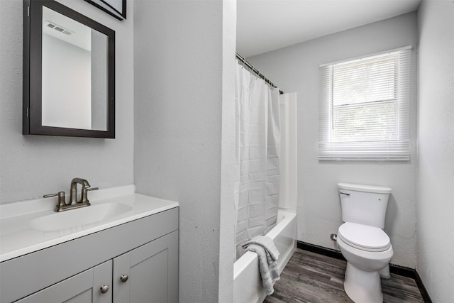 541 Trails End Dr, Cleveland, TX 77328 - bathroom with vanity, toilet, wood finished floors, shower / tub combo with curtain, and baseboards