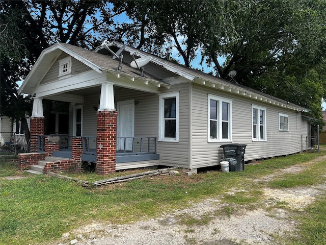 6015 Brady St, Houston, TX 77011 - view of front of home featuring a porch