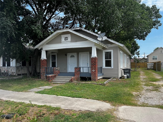 6015 Brady St, Houston, TX 77011 - view of front of property featuring a porch