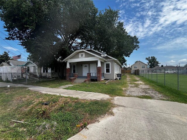 6015 Brady St, Houston, TX 77011 - view of front of house with a porch and driveway