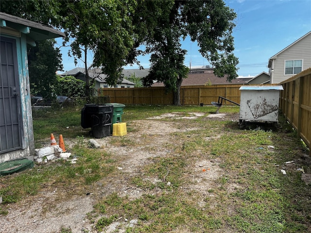 6015 Brady St, Houston, TX 77011 - view of fenced backyard
