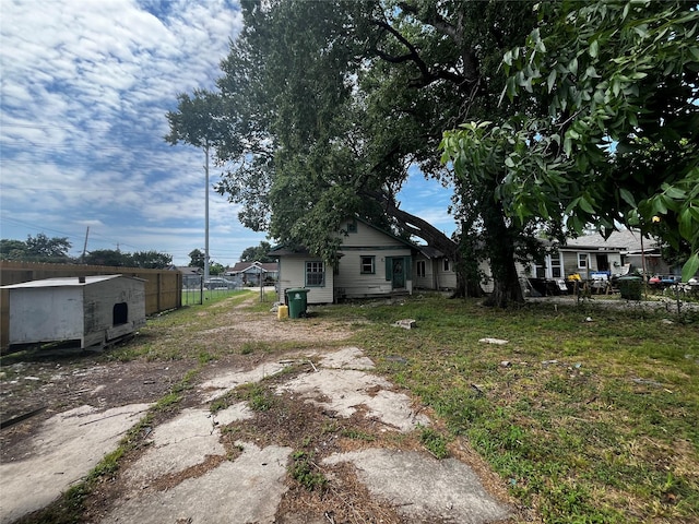 6015 Brady St, Houston, TX 77011 - view of yard