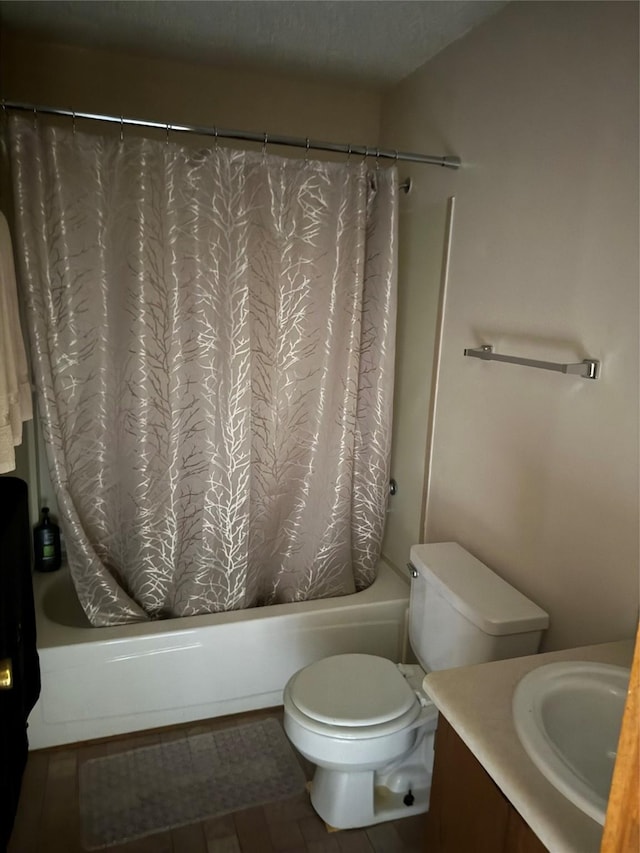 7719 County Road 233, Centerville, TX 75833 - full bath featuring shower / tub combo with curtain, vanity, and toilet