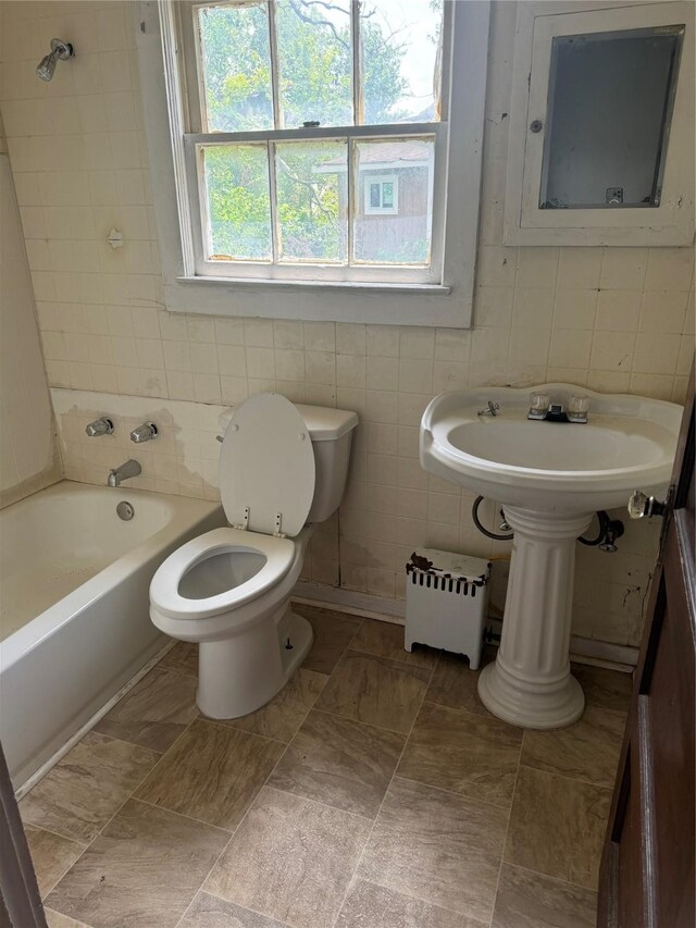 4204 Wipprecht St, Houston, TX 77026 - full bathroom featuring shower / bathtub combination, toilet, and tile walls