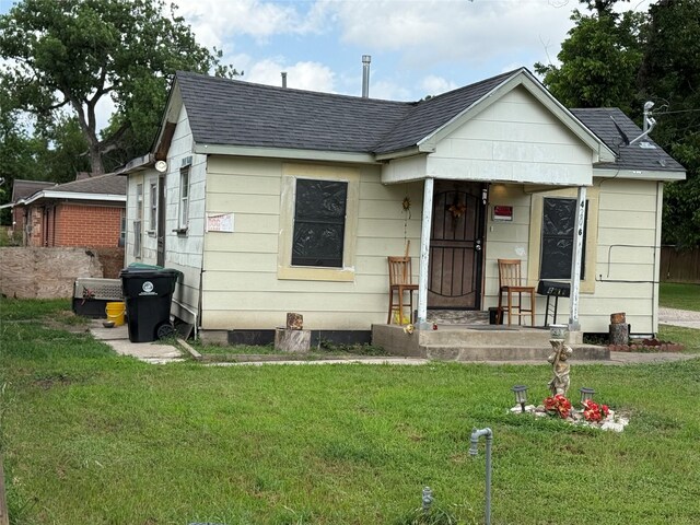 4204 Wipprecht St, Houston, TX 77026 - bungalow-style house with a front yard and roof with shingles