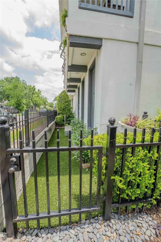 242 E 28th St, Houston, TX 77008 - view of yard