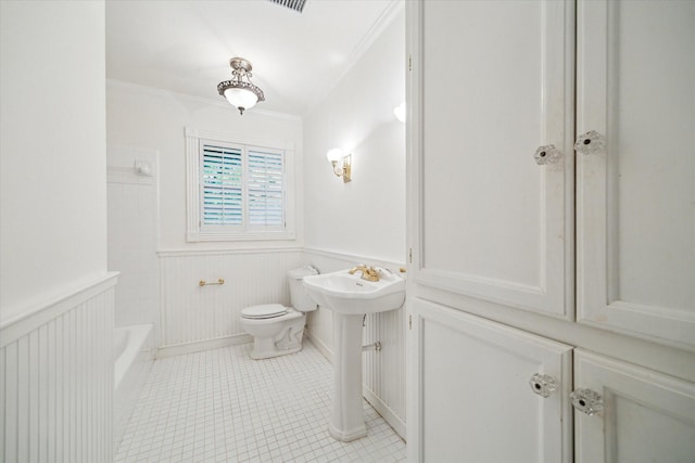 8721 Greiner Dr, Houston, TX 77080 - full bathroom featuring a wainscoted wall, toilet, tile patterned floors, ornamental molding, and a sink