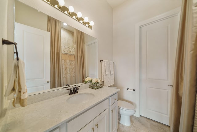 2314 Red Fox Dr, Missouri City, TX 77459 - full bathroom with vanity, toilet, and a shower with curtain