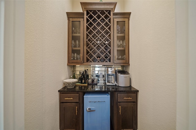2314 Red Fox Dr, Missouri City, TX 77459 - indoor dry bar with a textured wall, fridge, and backsplash