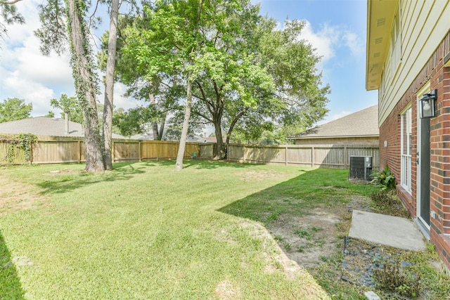 2318 Old Oak Ln, Kingwood, TX 77339 - view of yard featuring central AC unit