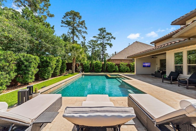 82 Valera Ridge Dr, Spring, TX 77389 - view of swimming pool featuring a patio, a ceiling fan, a pool with connected hot tub, a fenced backyard, and an outdoor hangout area