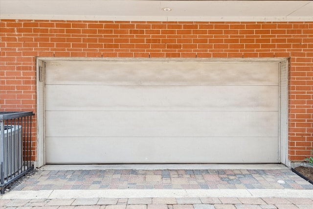 2707 Rusk St, Houston, TX 77003 - view of garage