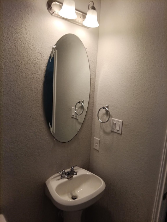 3619 Dry Creek Dr, Missouri City, TX 77459 - bathroom with a sink