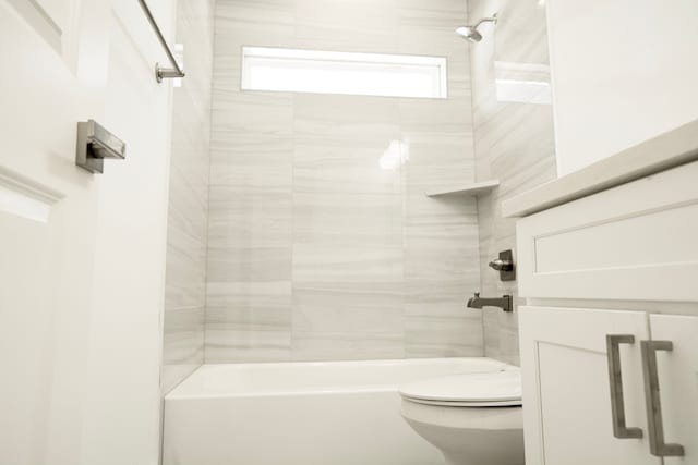 3405 Rebecca St, Houston, TX 77021 - full bath featuring toilet and bathing tub / shower combination