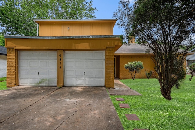 6814 Indian Falls Dr, Houston, TX 77489 - view of front of property with driveway, a front lawn, and brick siding