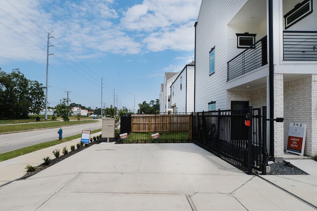 5502C Wheatley St, Houston, TX 77091 - view of patio / terrace featuring a gate