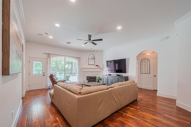 22 Tallow Hill Pl, Spring, TX 77382 - living room featuring arched walkways, dark wood finished floors, ceiling fan, baseboards, and recessed lighting