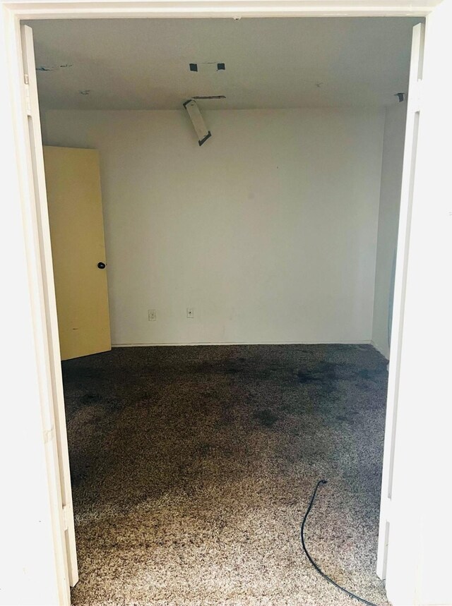 6128 Dryad Dr, Houston, TX 77035 - view of garage