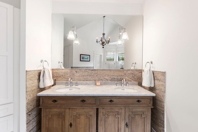 31 Wood Cove Dr, The Woodlands, TX 77381 - full bath featuring double vanity, a chandelier, and vaulted ceiling