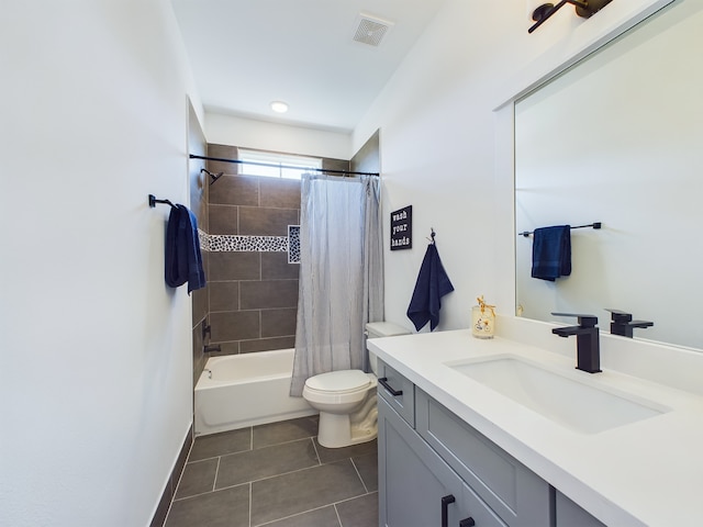 3004 Jensen Springs Ln, Houston, TX 77026 - full bath featuring vanity, tile patterned floors, and shower / bath combo with shower curtain