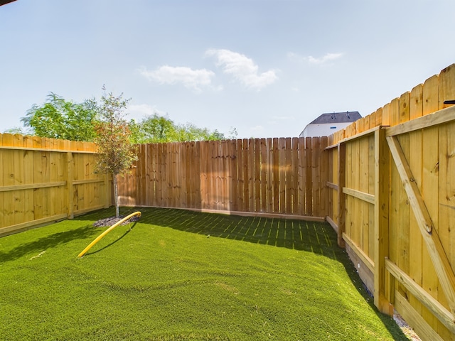 3004 Jensen Springs Ln, Houston, TX 77026 - view of fenced backyard