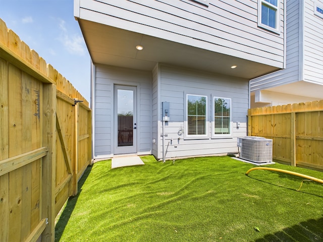 3004 Jensen Springs Ln, Houston, TX 77026 - back of house with a fenced backyard