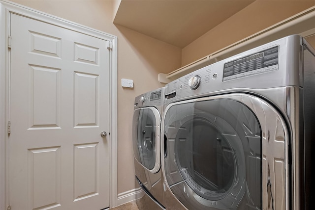 4131 Regal Stone Ln, Sugar Land, TX 77479 - laundry room featuring washer and clothes dryer and baseboards