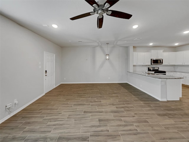 8022 Scanlan Trce, Missouri City, TX 77459 - kitchen with stainless steel appliances, recessed lighting, a peninsula, a ceiling fan, and white cabinets