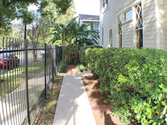 1401 Truxillo St, Houston, TX 77004 - view of yard