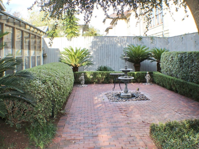 1401 Truxillo St, Houston, TX 77004 - view of patio / terrace