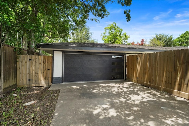 701 W 39th St, Houston, TX 77018 - detached garage featuring a gate