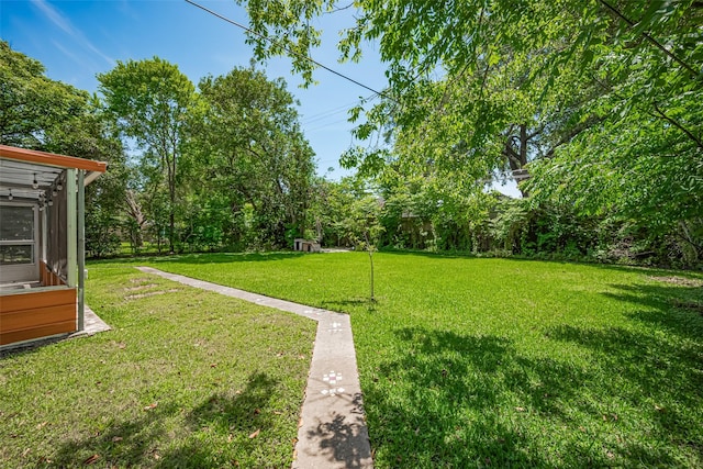 12206 Ashcroft Dr, Houston, TX 77035 - view of grassy yard