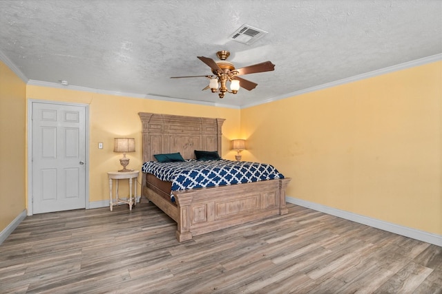 1406 Grand Valley Dr, Houston, TX 77090 - bedroom with wood finished floors, a textured ceiling, baseboards, crown molding, and ceiling fan