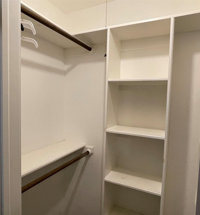 15530 Edenvale St, Friendswood, TX 77546 - view of walk in closet