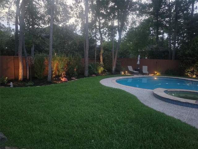 7 Newland Ct, The Woodlands, TX 77382 - view of pool featuring a pool with connected hot tub