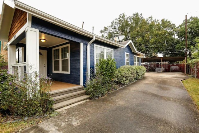 5213 Claremont St, Houston, TX 77023 - view of side of property with a porch