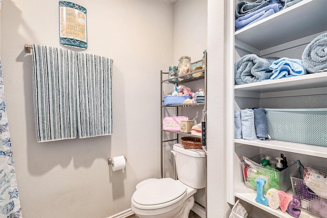 9521 Mountain Maple Pl, Conroe, TX 77385 - bathroom with toilet and baseboards