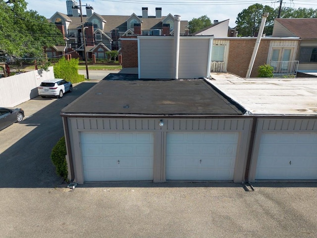 2243 W Alabama St Unit 10, Houston, TX 77098 - view of garage