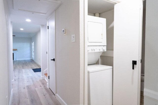 2243 W Alabama St Unit 10, Houston, TX 77098 - laundry area featuring stacked washing machine and dryer, light wood-style floors, baseboards, and recessed lighting