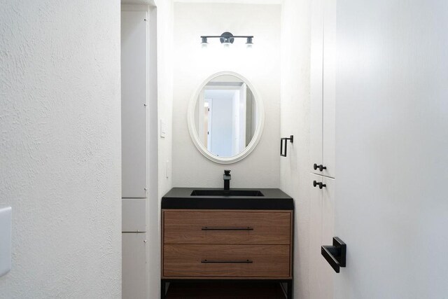 2243 W Alabama St Unit 10, Houston, TX 77098 - bathroom featuring vanity