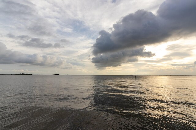 1827 Port O Call St, Tiki Island, TX 77554 - water view